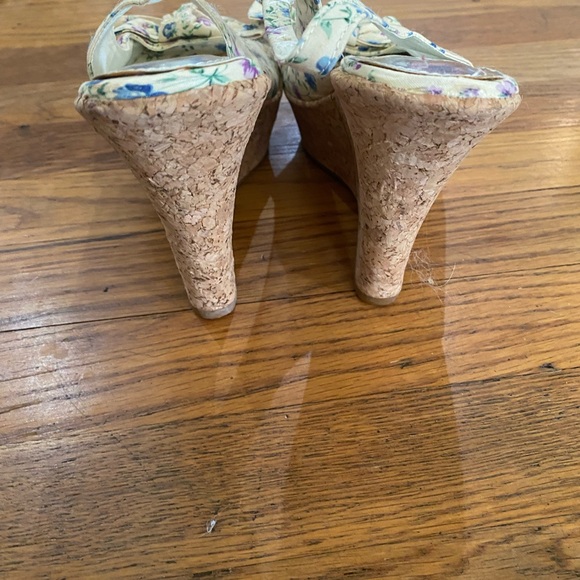 Bamboo floral wedges - size 8 1/2 - Picture 5 of 7
